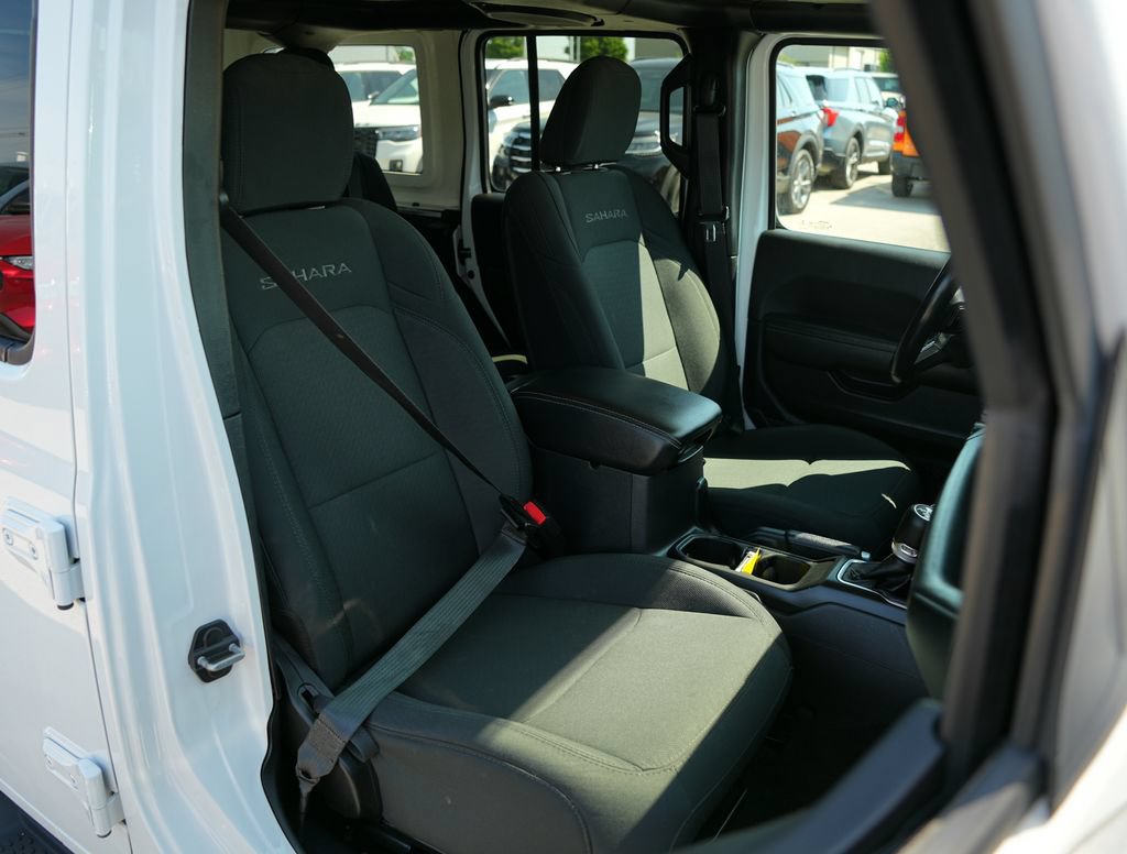 Used 2021 Jeep Wrangler Unlimited Sahara AWD/4WD image 21