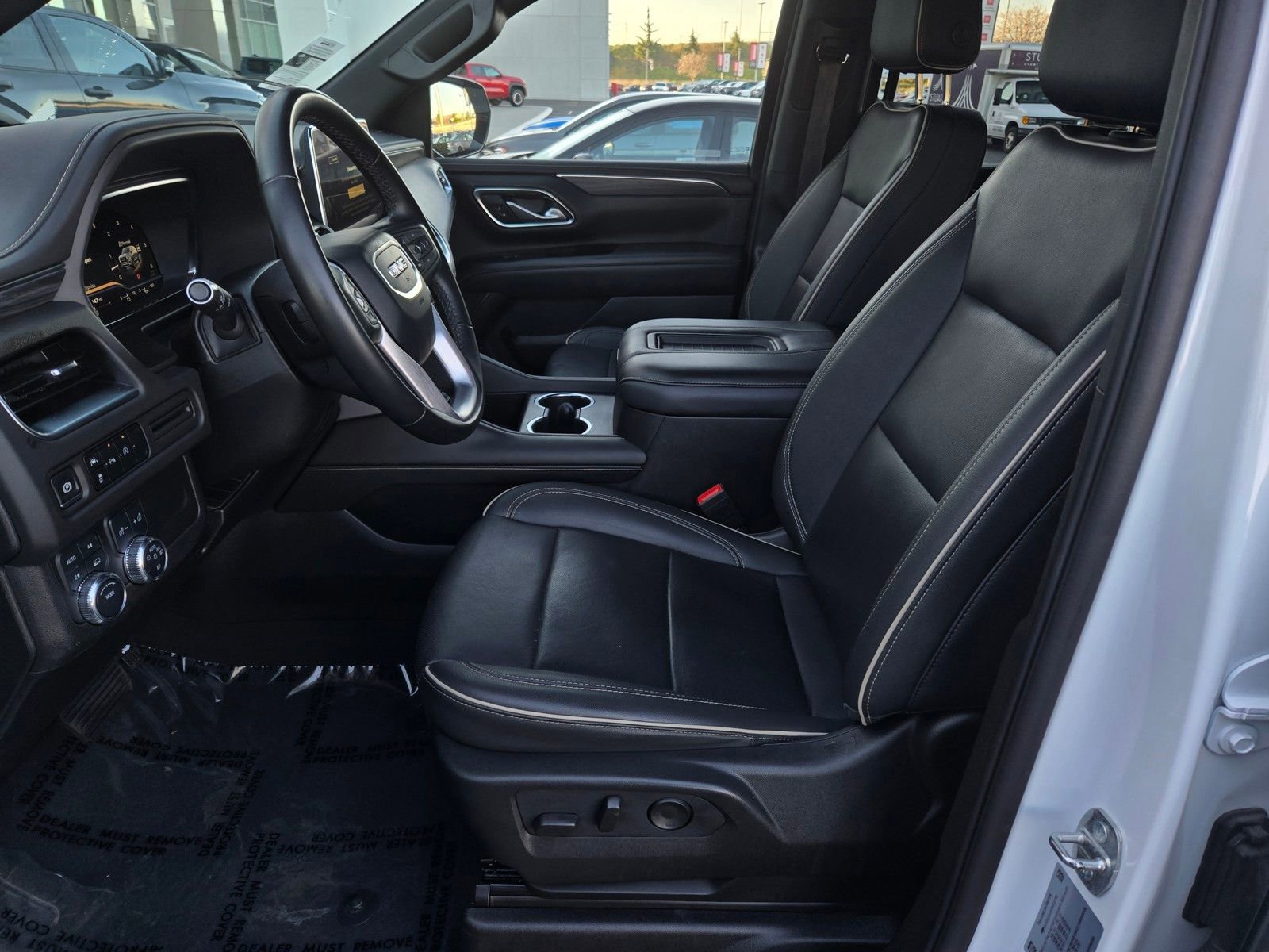 Used 2024 GMC Yukon XL SLT image 17