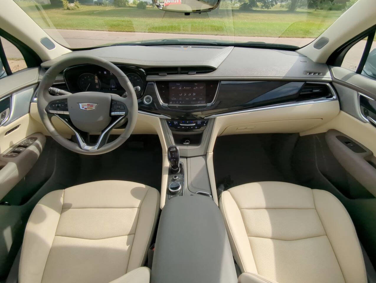 Used 2024 Cadillac XT6 Premium Luxury w/ Technology Package image 21