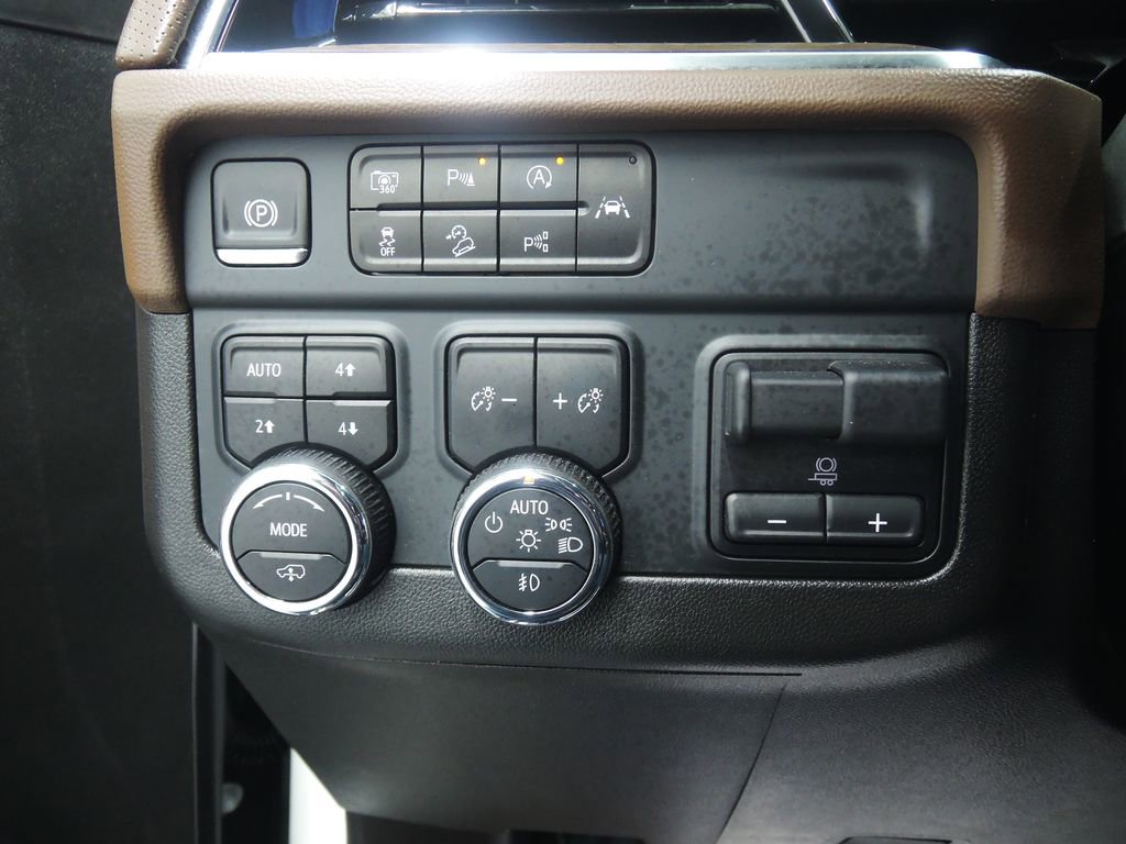 Used 2025 Chevrolet Tahoe High Country image 24