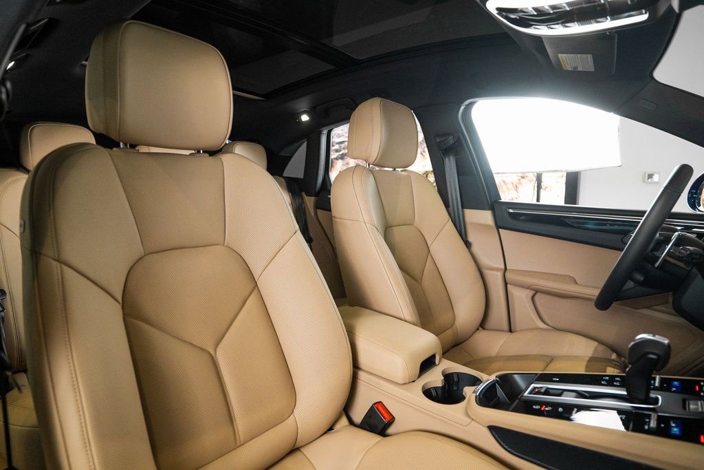 New 2026 Porsche Macan AWD/4WD image 17