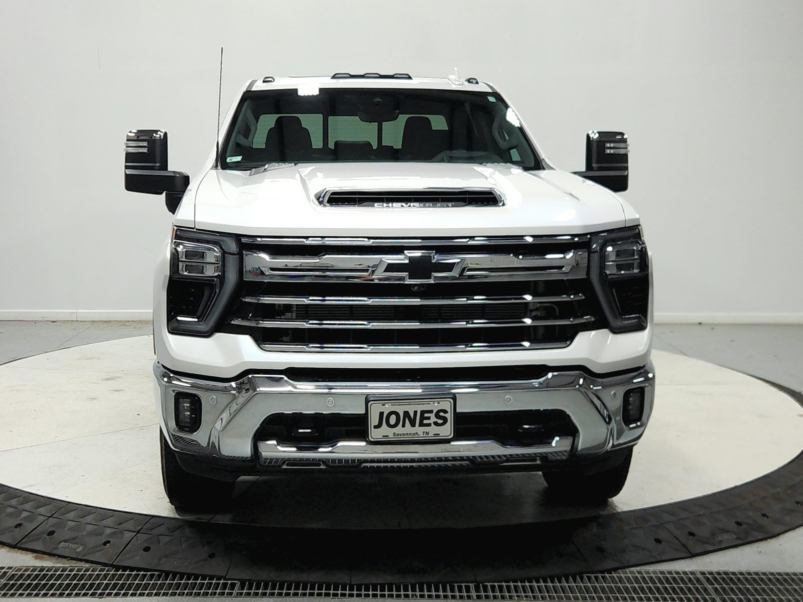 Used 2024 Chevrolet Silverado 2500 LTZ w/ LTZ Convenience Package AWD/4WD image 3