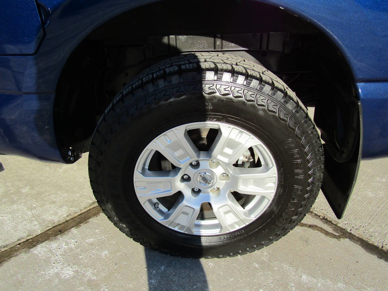 Used 2017 Nissan Titan SV image 10