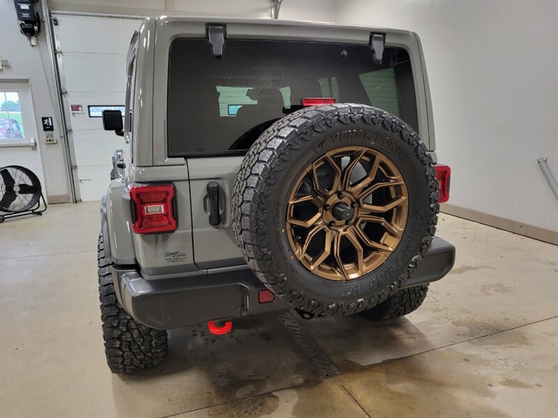 Used 2022 Jeep Wrangler Unlimited Sahara w/ LED Lighting Group AWD/4WD image 8