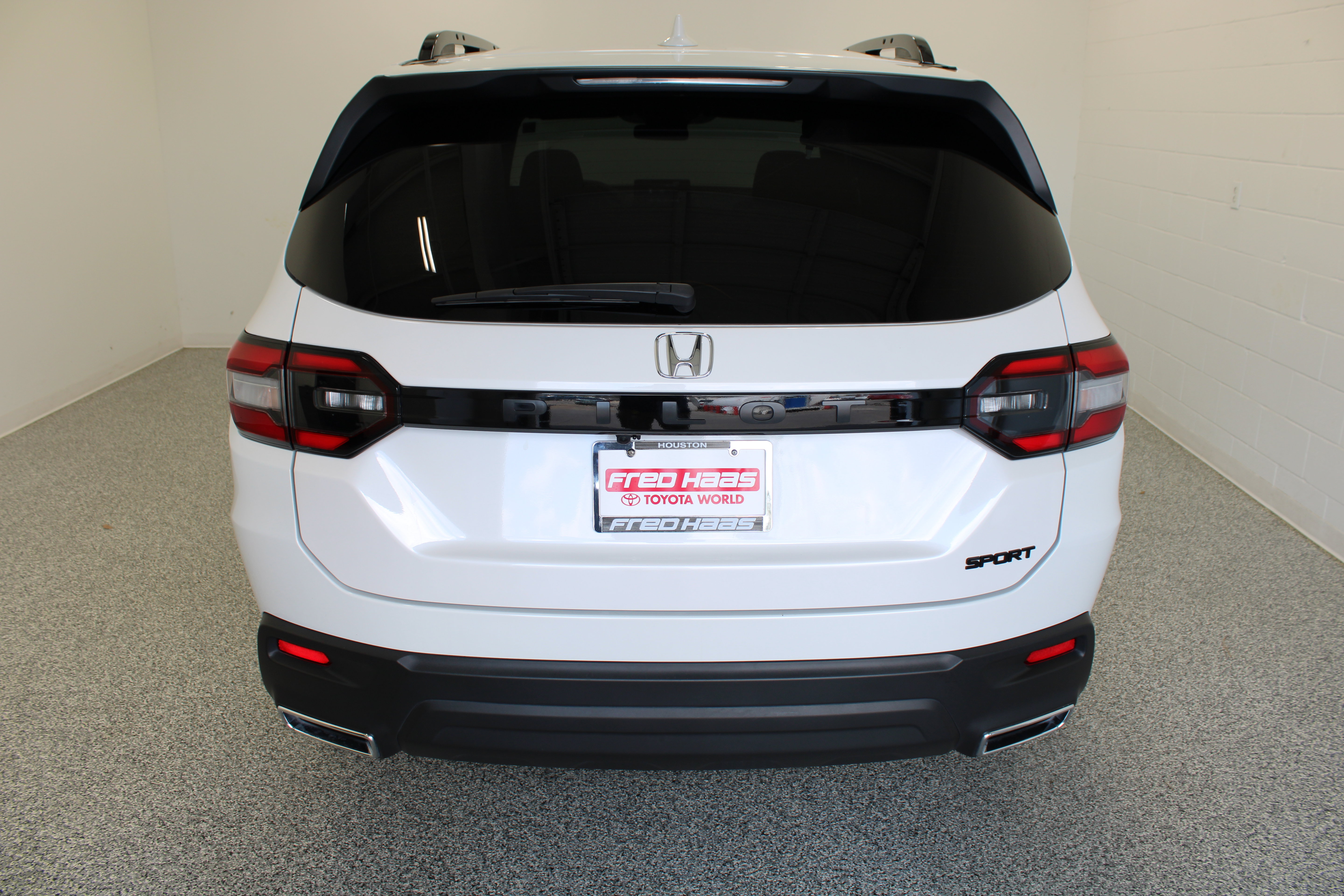 Used 2025 Honda Pilot Sport image 8