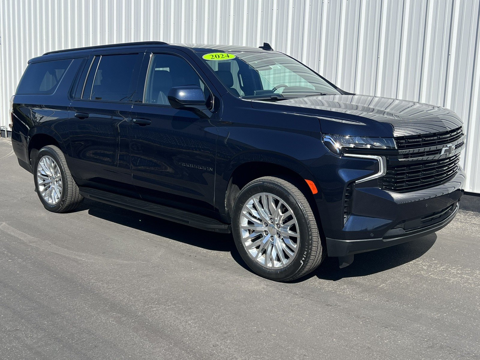 Used 2024 Chevrolet Suburban RST RWD image 8