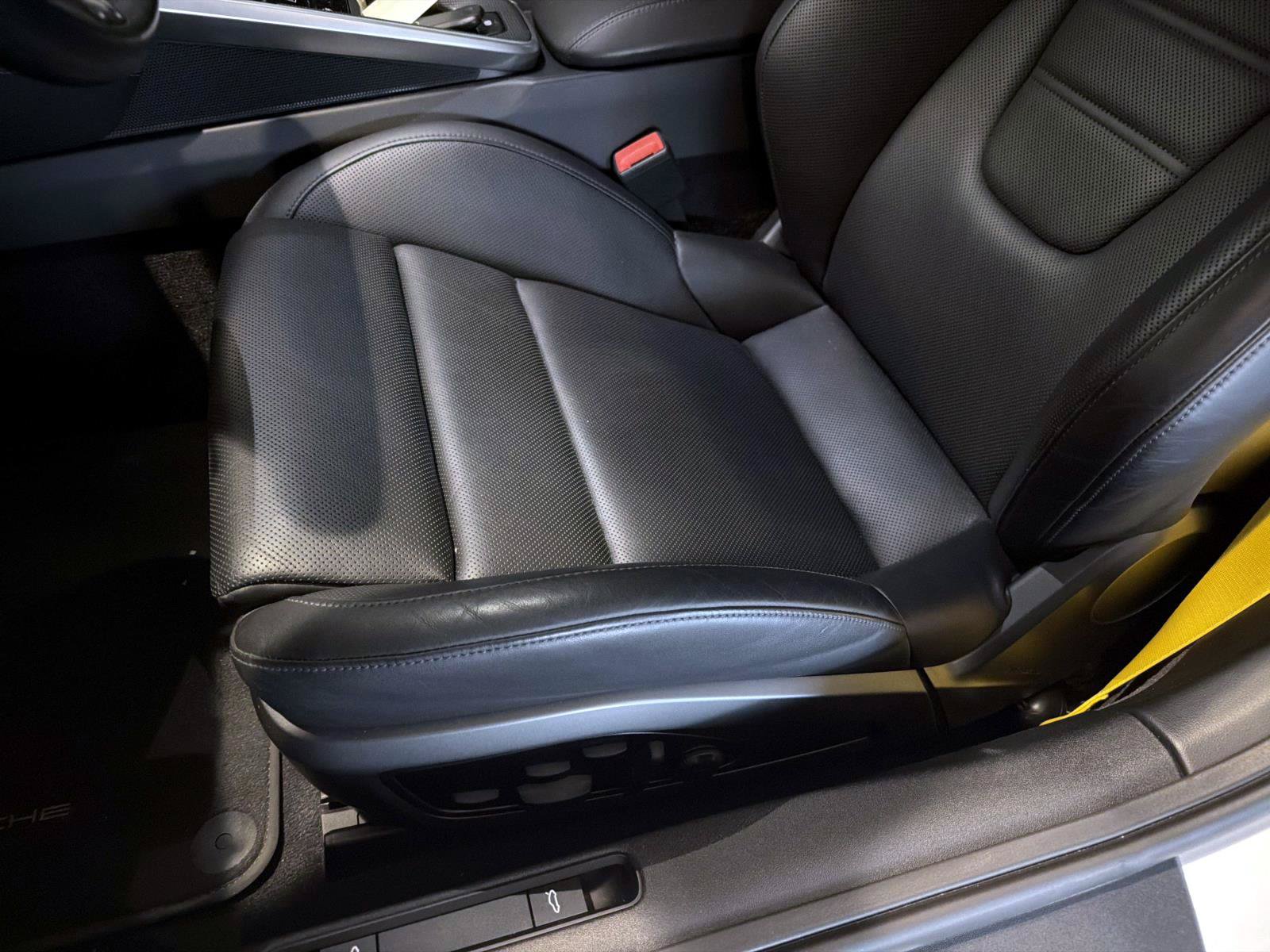 Certified 2022 Porsche 911 Turbo S AWD/4WD image 15