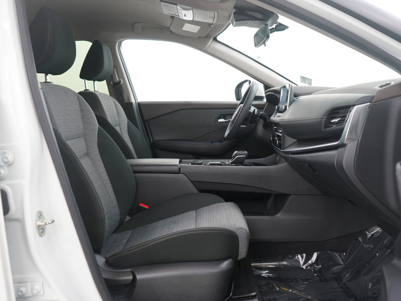 Used 2023 Nissan Rogue SV image 11