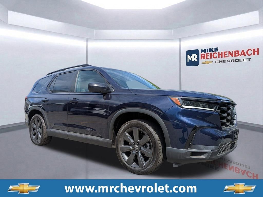 Used 2025 Honda Pilot Sport image 1
