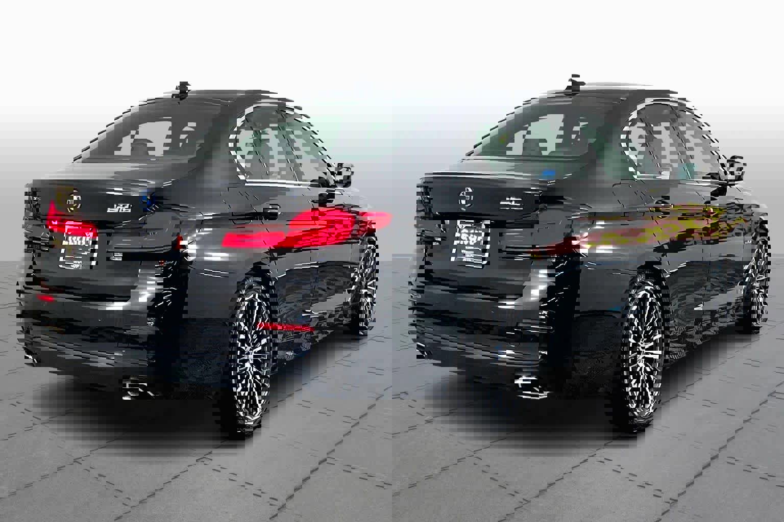 Used 2023 BMW 530e xDrive image 12