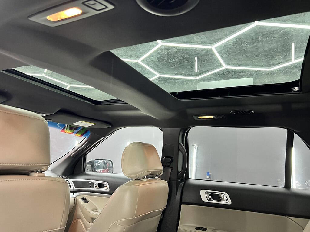 Used 2015 Ford Explorer XLT w/ Equipment Group 202A image 13