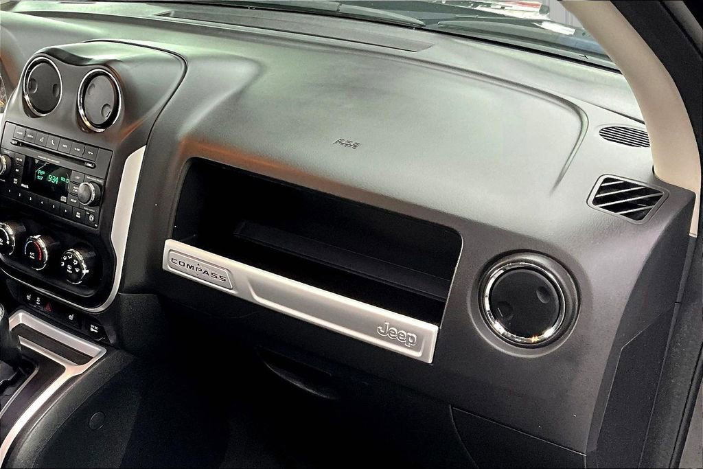 Used 2015 Jeep Compass High Altitude image 25