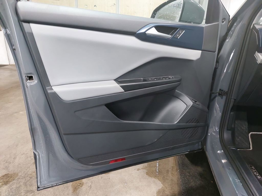 Used 2023 Volkswagen Taos SE w/ Panoramic Sunroof Package AWD/4WD image 26