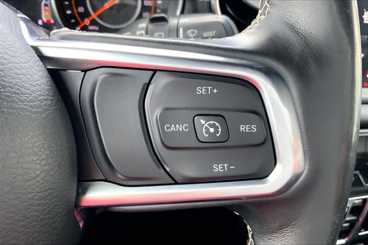 Used 2018 Jeep Wrangler Unlimited Sahara w/ Dual Top Group AWD/4WD image 25