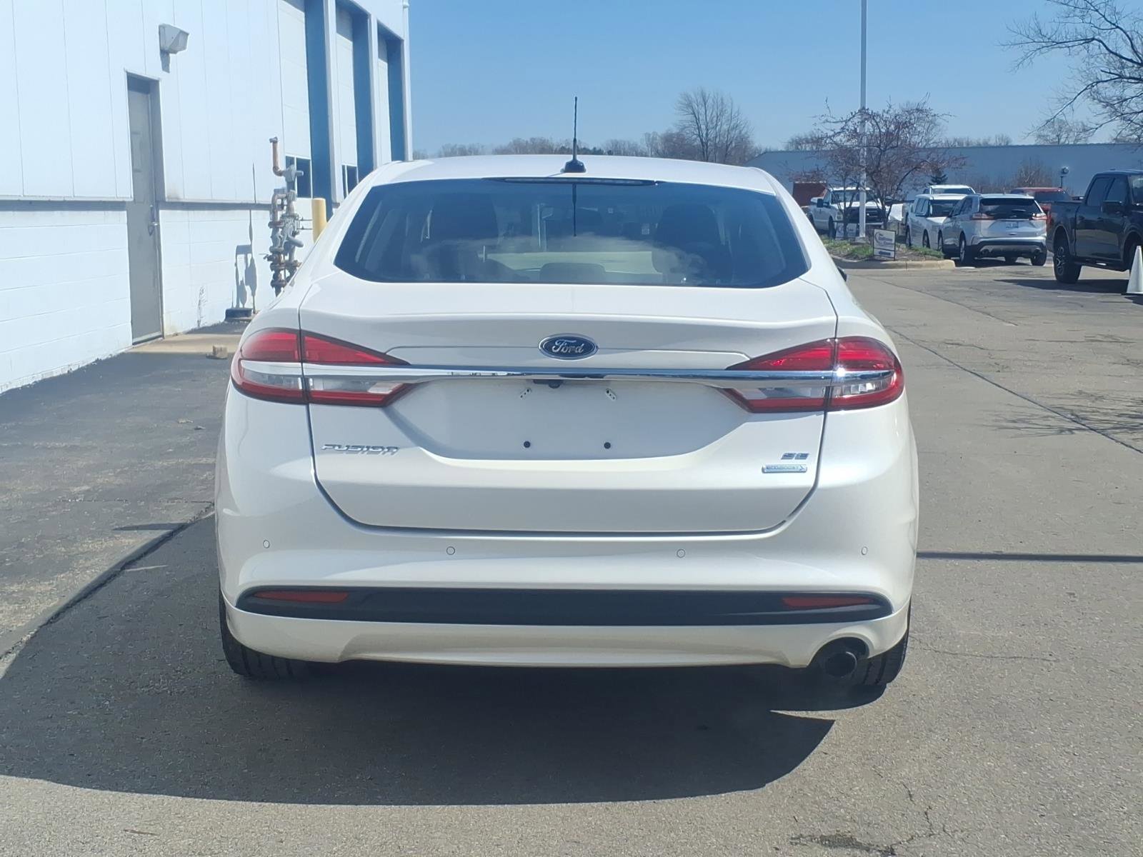 Used 2018 Ford Fusion SE w/ Fusion SE Technology Package image 5
