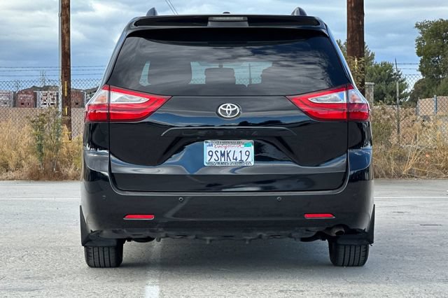 Used 2017 Toyota Sienna XLE w/ XLE Navigation Package FWD image 5