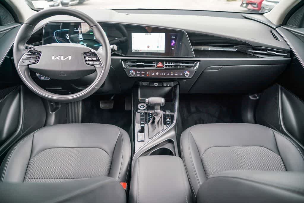 Certified 2025 Kia Niro EX FWD image 11