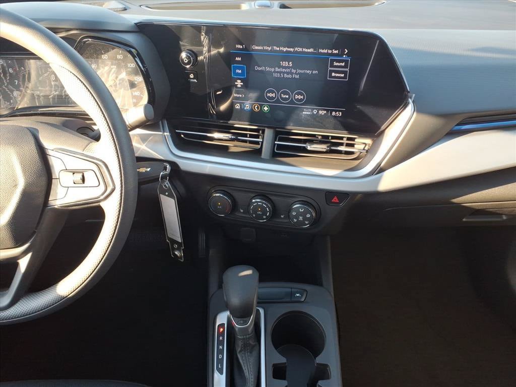 New 2026 Chevrolet Trax LS w/ LS Convenience Package FWD image 23