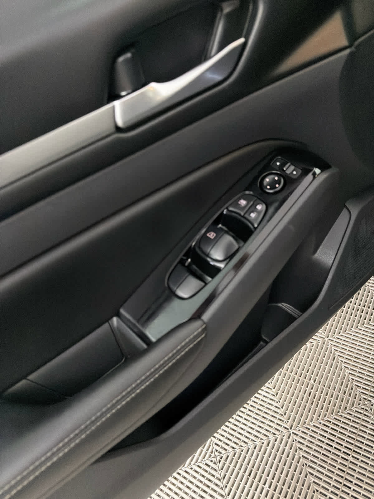 Used 2024 Nissan Altima 2.5 SL image 23