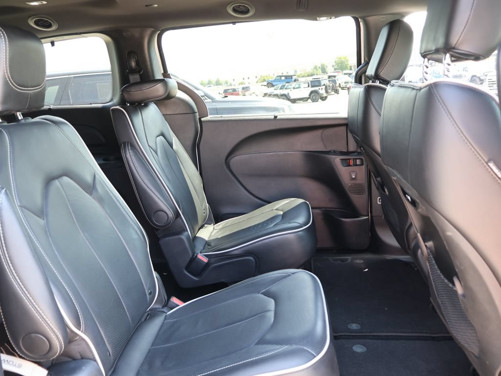 Used 2025 Chrysler Pacifica Limited FWD image 10