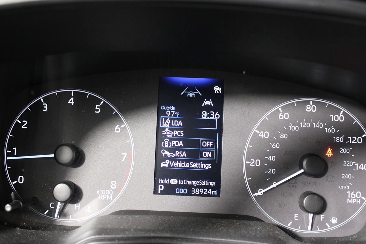 Used 2025 Toyota Corolla Cross L FWD image 12