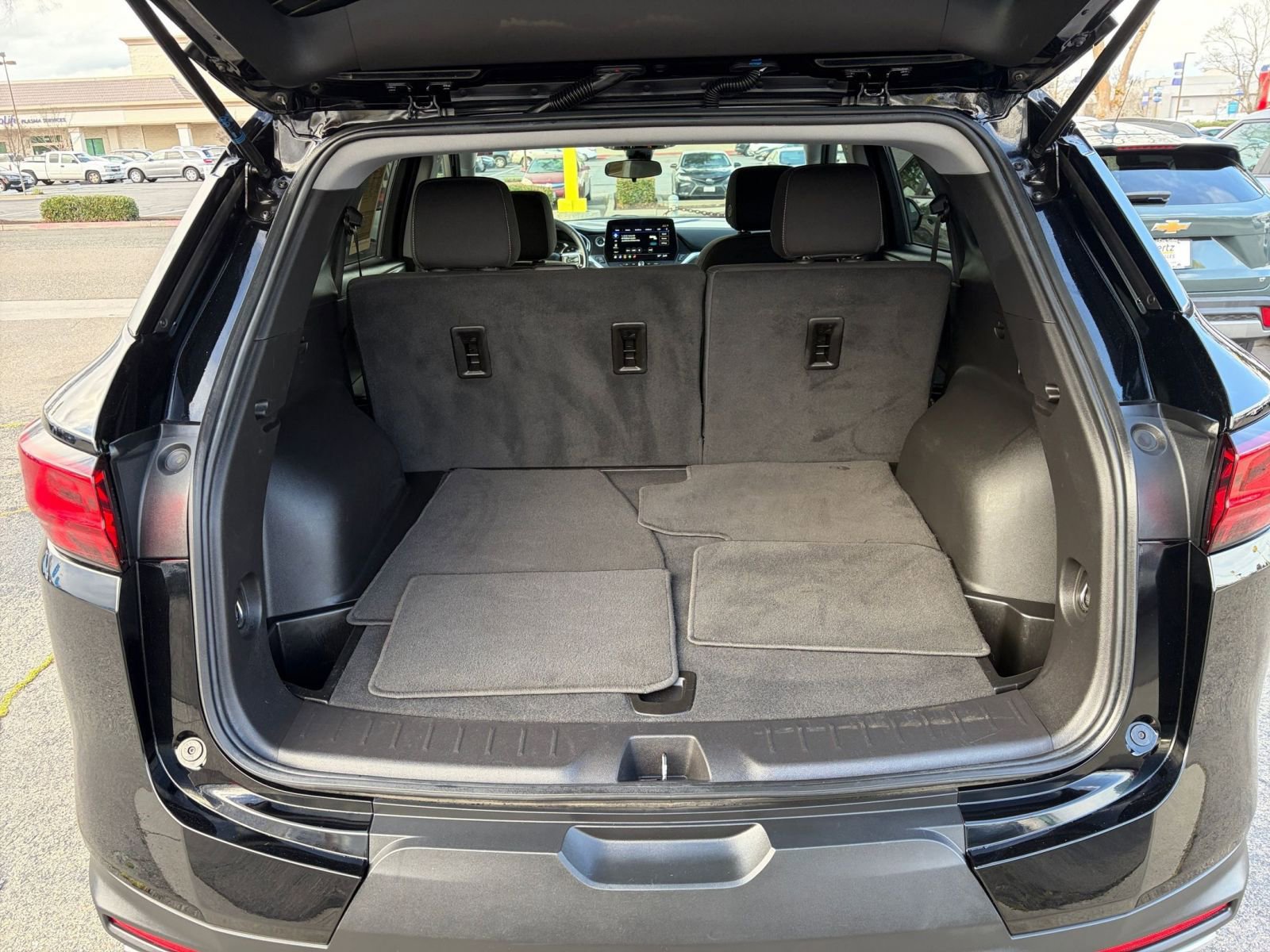 Used 2025 Chevrolet Blazer LT image 32