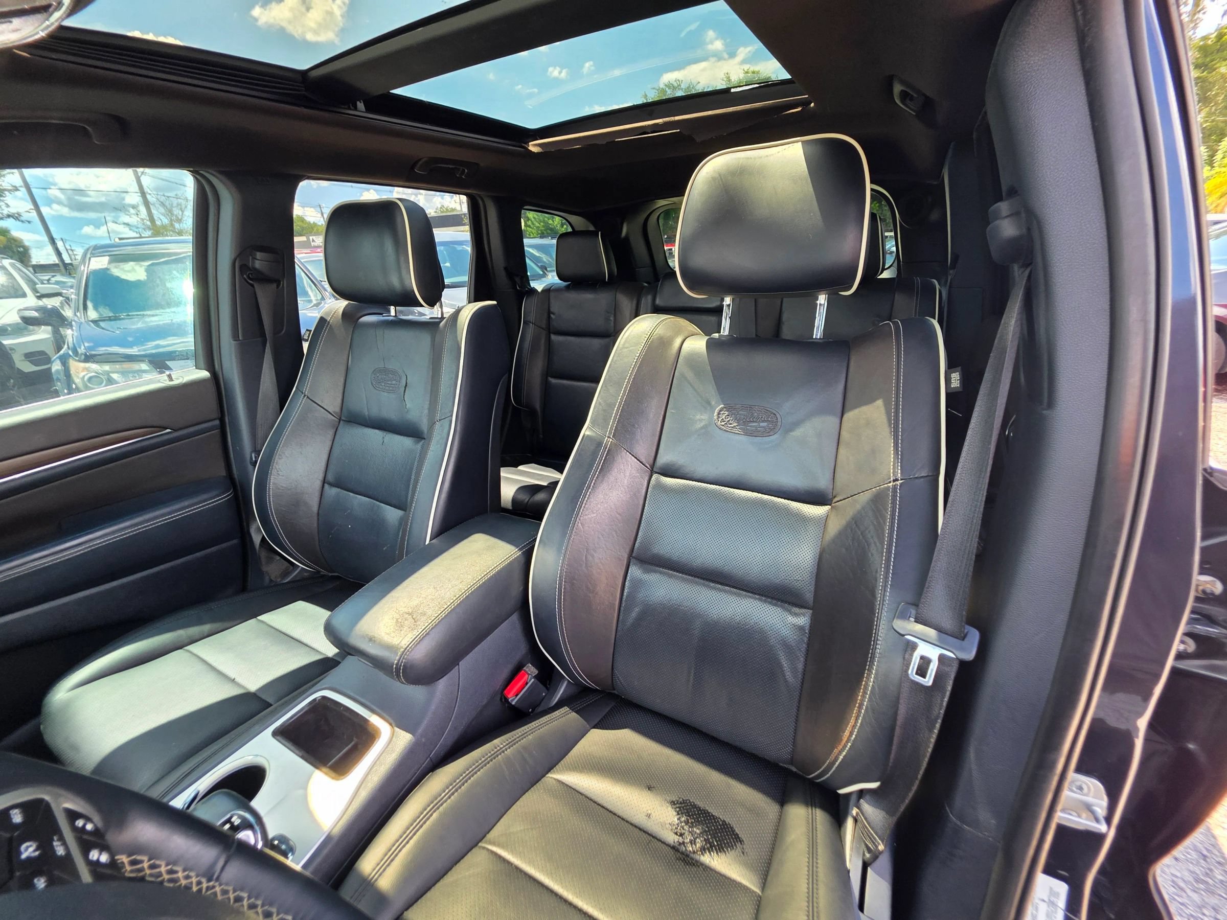 Used 2014 Jeep Grand Cherokee Overland w/ Advanced Technology Group RWD image 11