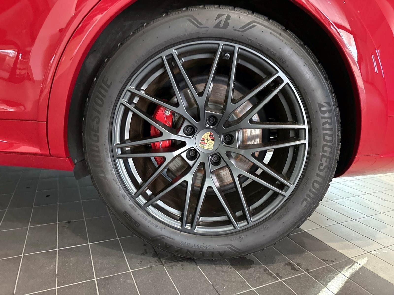 Used 2025 Porsche Cayenne GTS AWD/4WD image 11