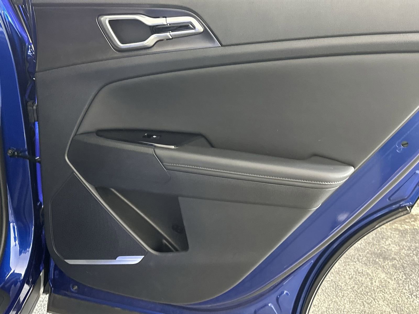 Used 2025 Kia Sportage EX w/ Premium Package image 36