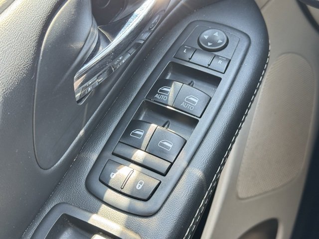 Used 2017 Dodge Grand Caravan SXT image 18