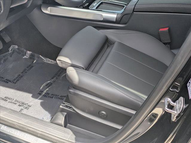 New 2025 Mercedes-Benz GLB 250 image 4