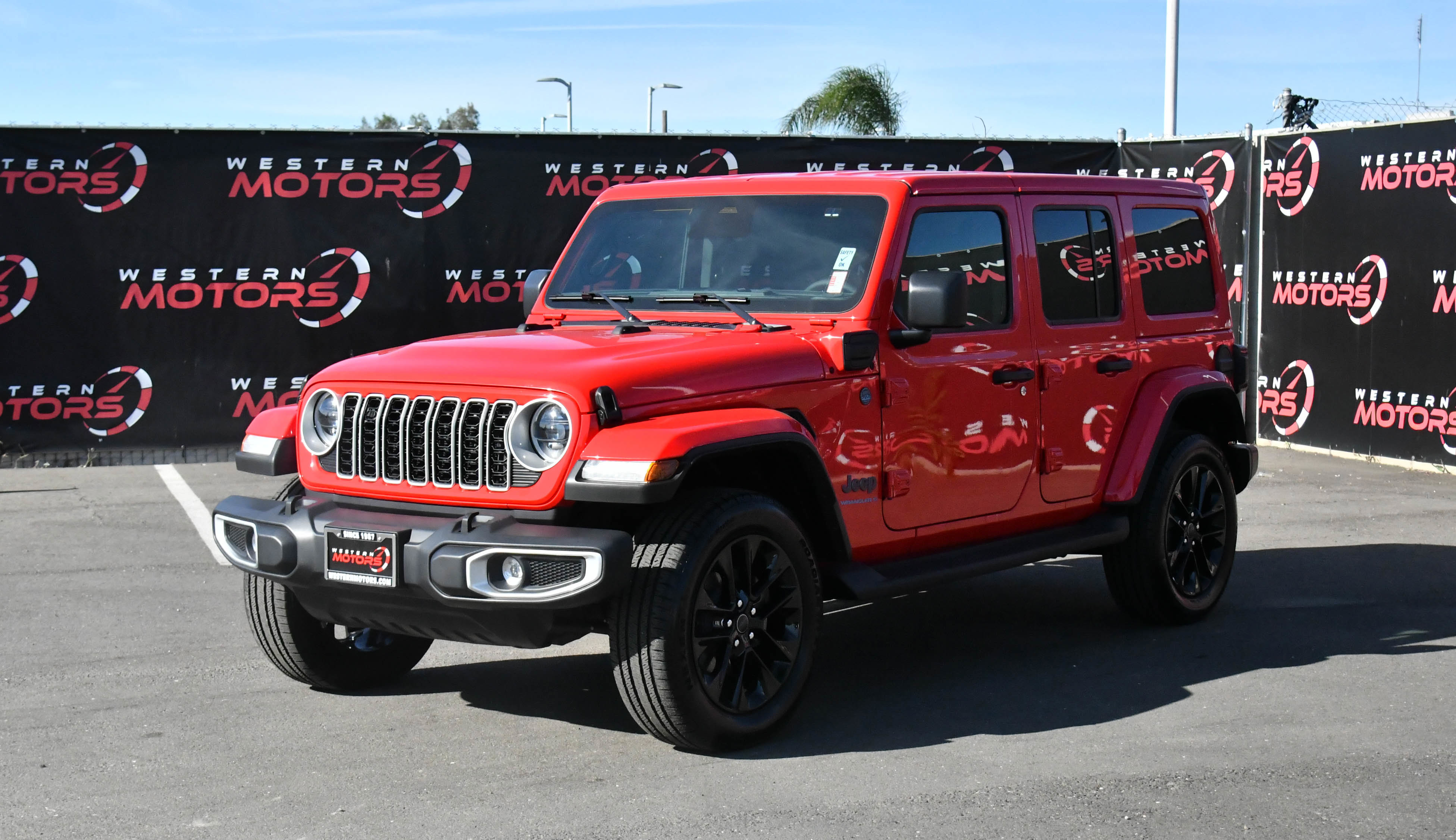 Used 2025 Jeep Wrangler Sahara image 3