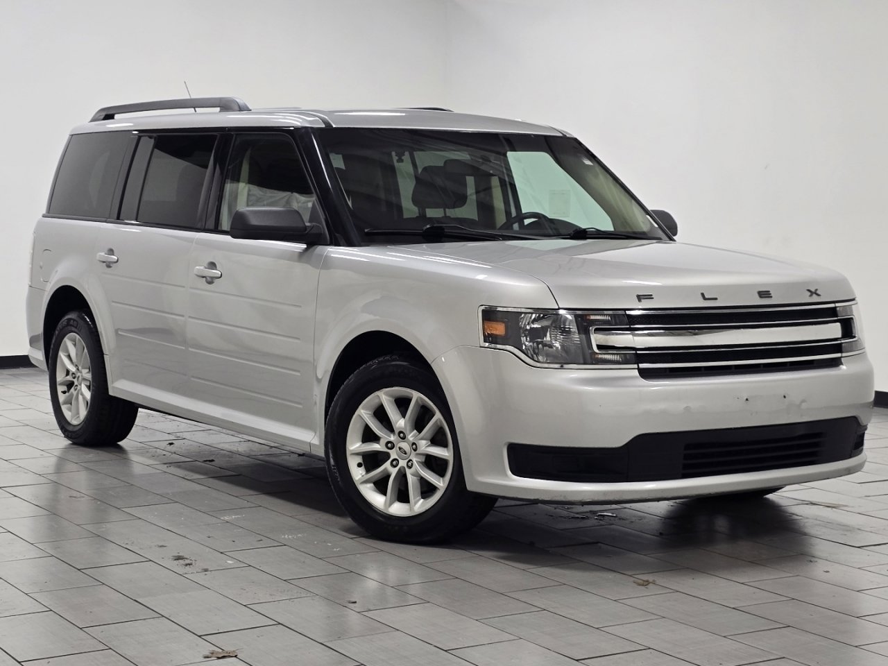 Used 2019 Ford Flex SE image 2