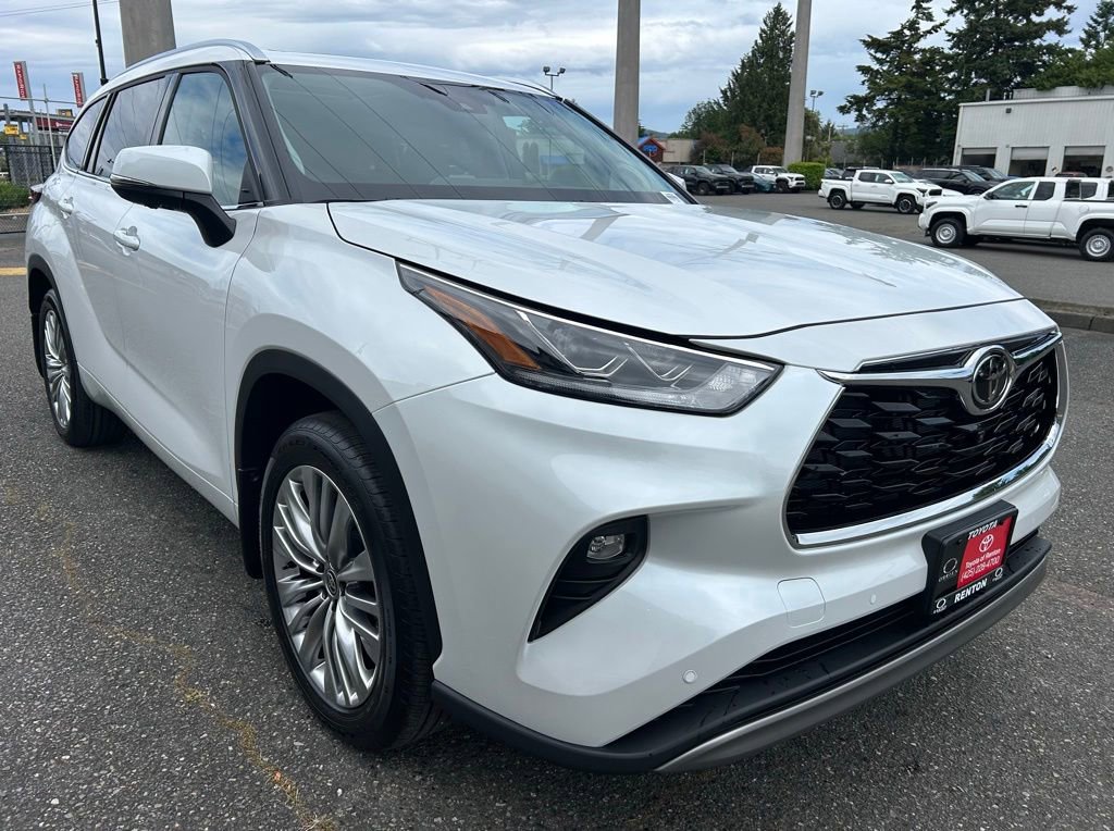 New 2026 Toyota Highlander Platinum AWD/4WD image 3