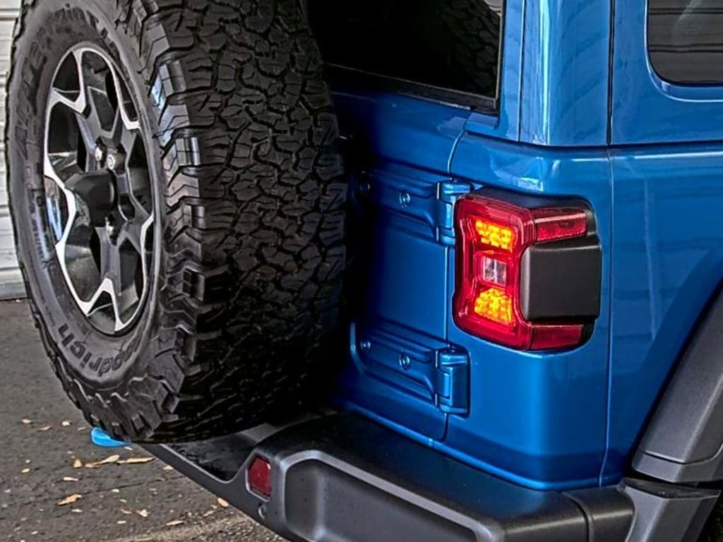 Used 2022 Jeep Wrangler Unlimited Rubicon 4xe w/ Safety Group image 10