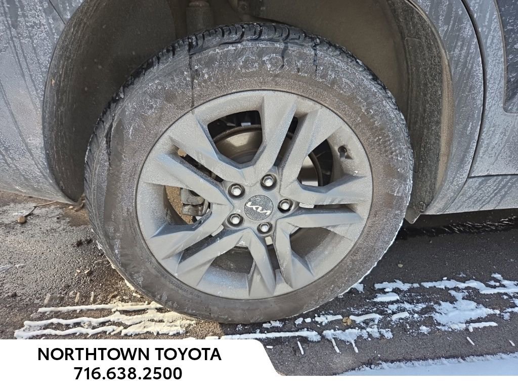 Used 2023 Kia Seltos LX image 3