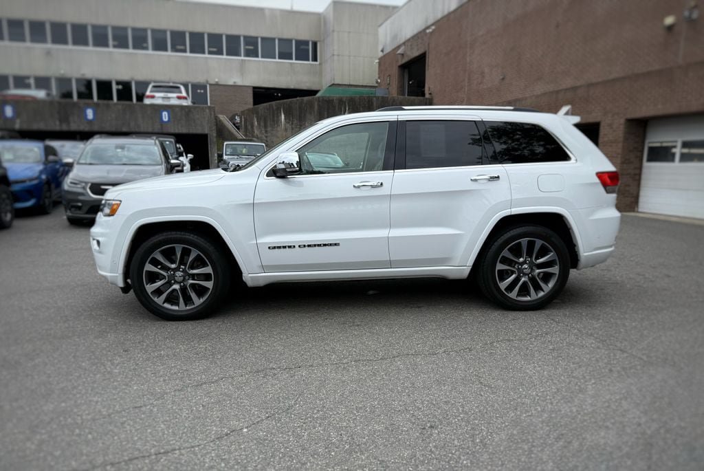 Used 2018 Jeep Grand Cherokee Overland AWD/4WD image 16