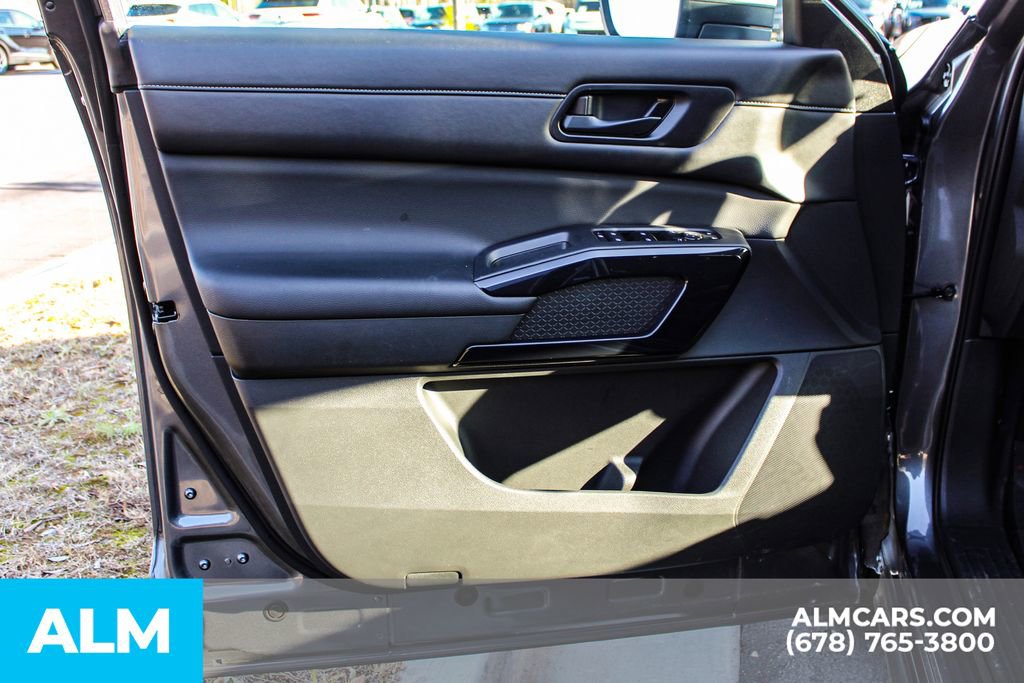 Used 2025 Nissan Pathfinder SV image 40