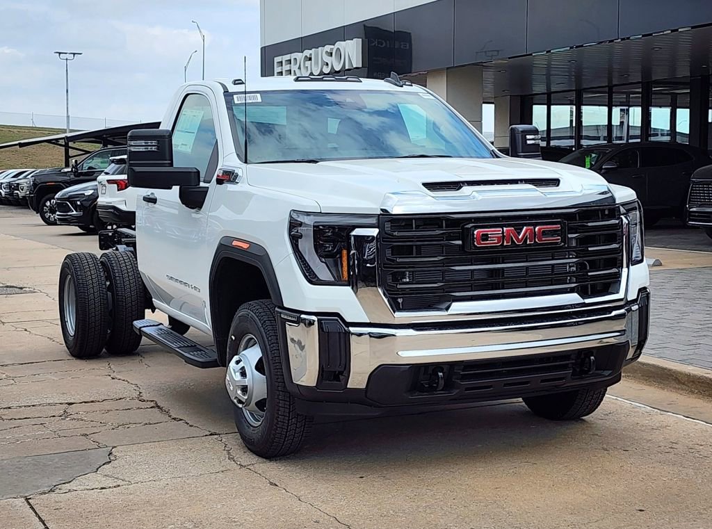 New 2026 GMC Sierra 3500 Pro w/ Convenience Package image 1