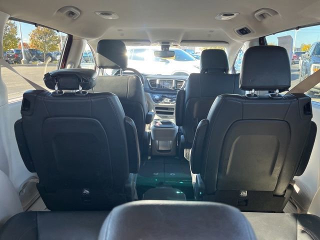 Used 2020 Chrysler Pacifica Touring-L image 12