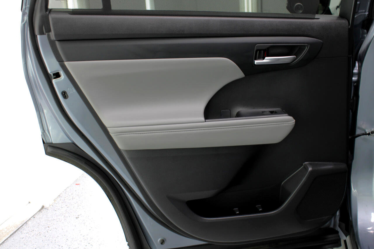Used 2021 Toyota Highlander XLE image 43