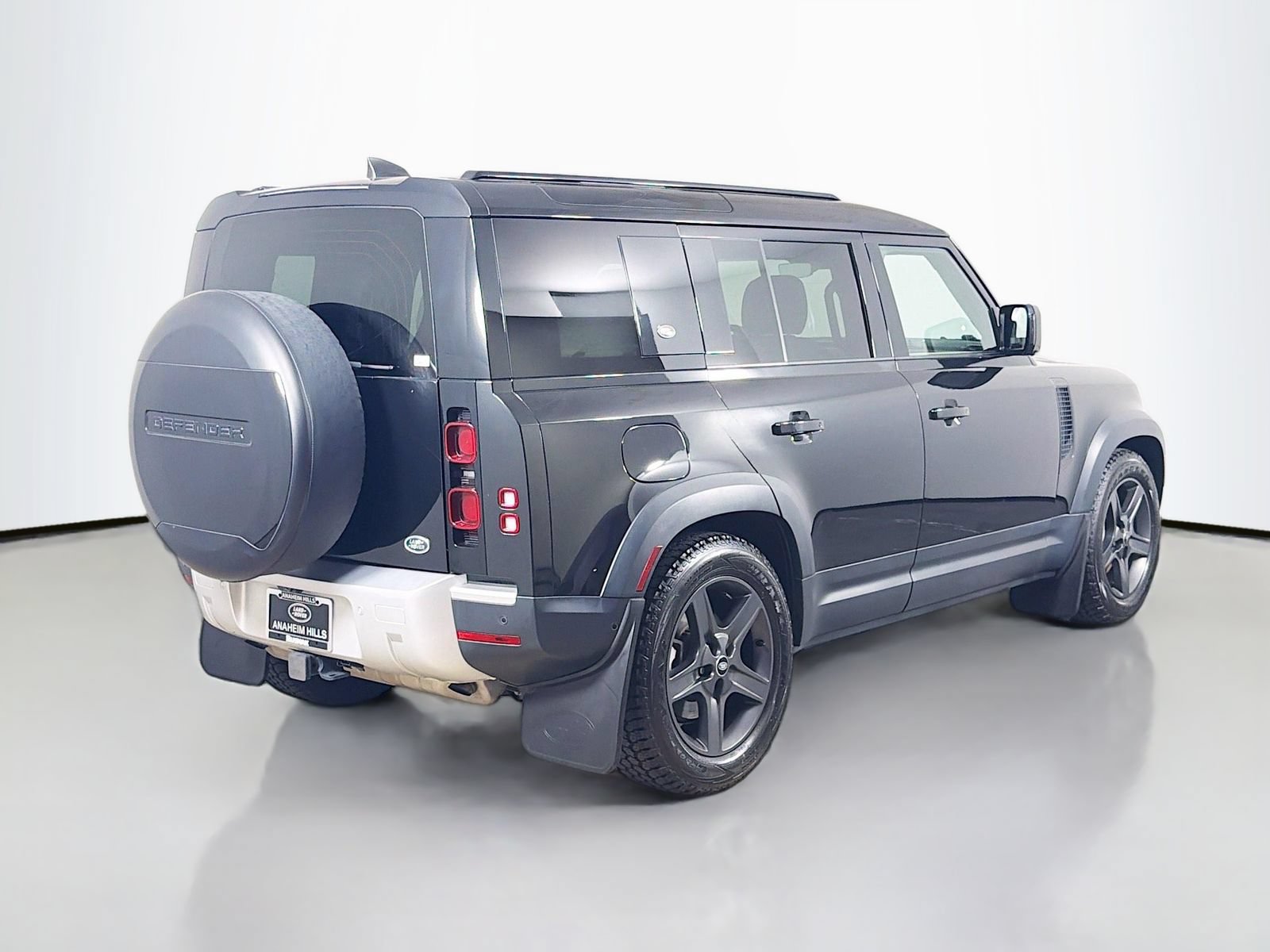 Certified 2023 Land Rover Defender 110 SE AWD/4WD image 5
