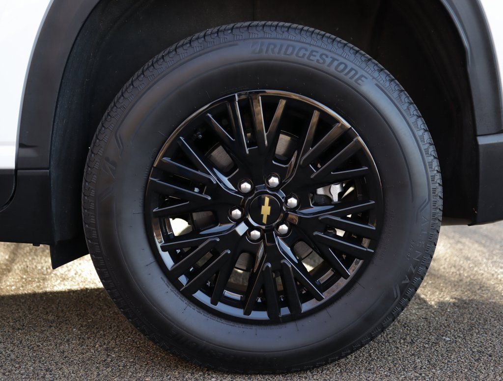 Used 2025 Chevrolet Traverse LT image 39