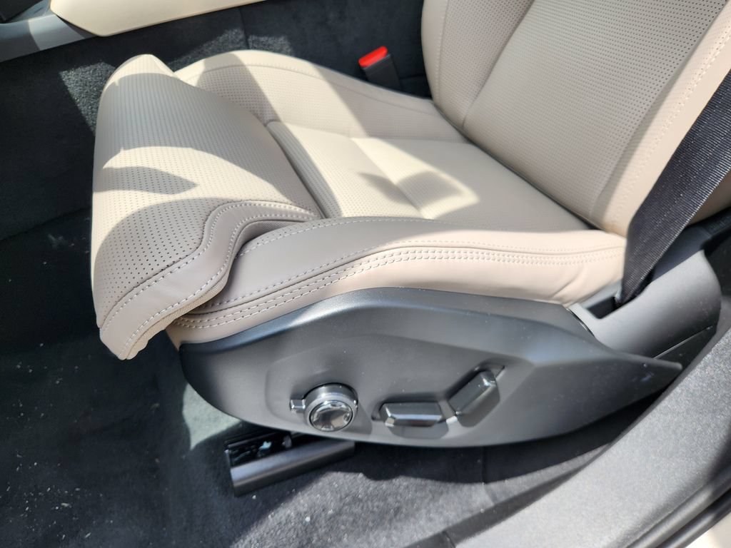 New 2026 Volvo XC90 T8 Ultra w/ Lounge Package AWD/4WD image 17