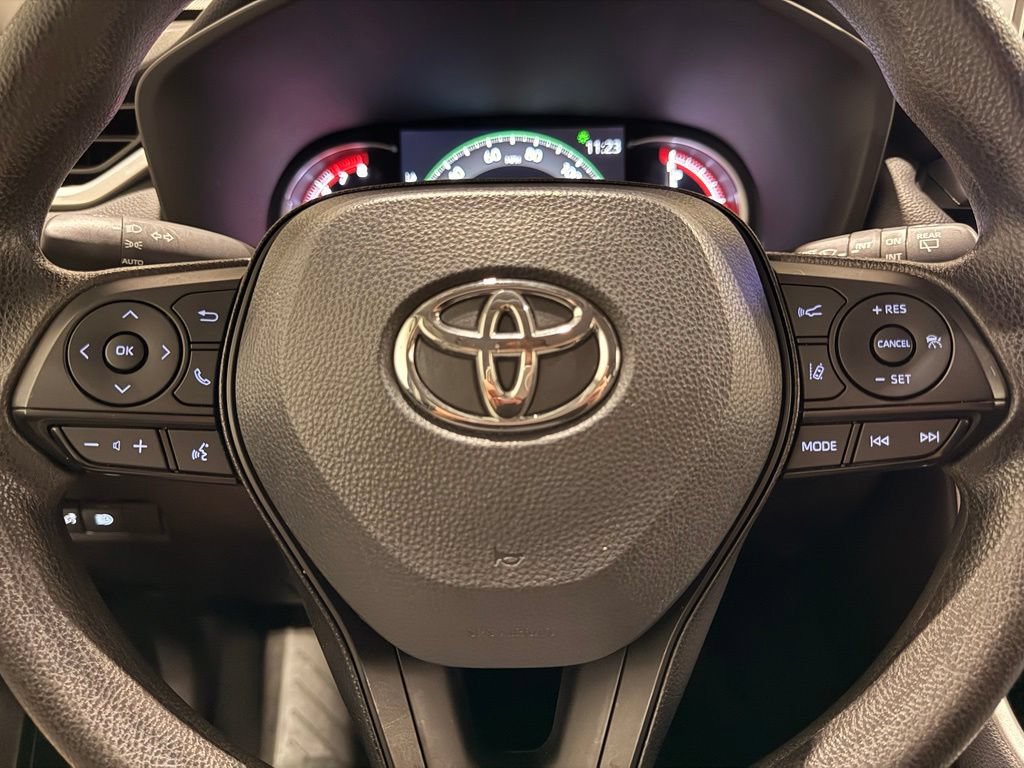 Used 2025 Toyota RAV4 XLE AWD/4WD image 20
