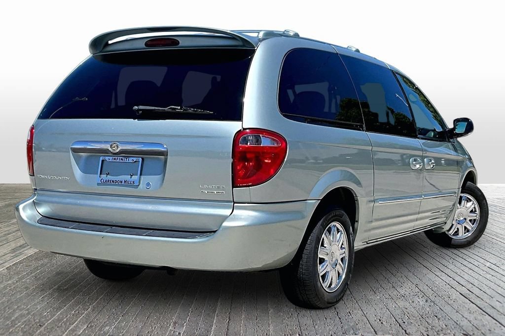 Used 2004 Chrysler Town & Country Limited w/ Trailer Tow Group AWD/4WD image 9