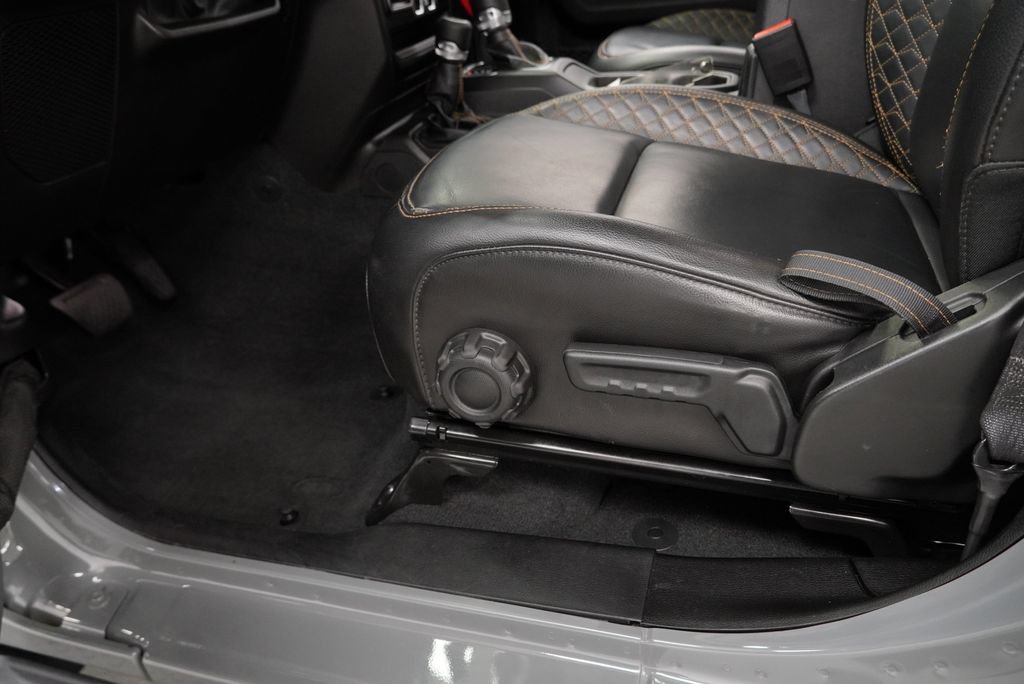 Used 2023 Jeep Wrangler Unlimited Sahara AWD/4WD image 43
