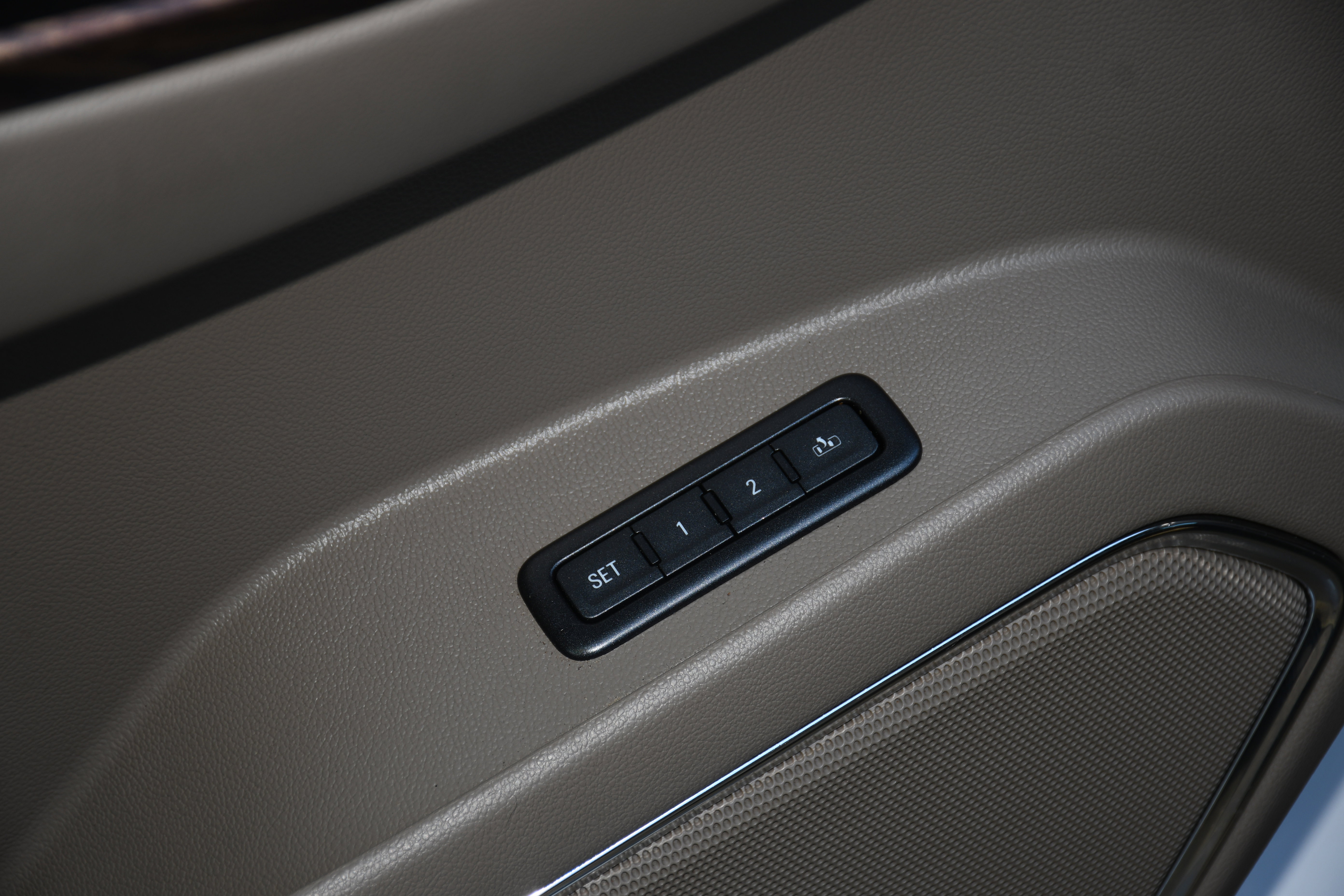 Used 2017 GMC Yukon SLT image 11