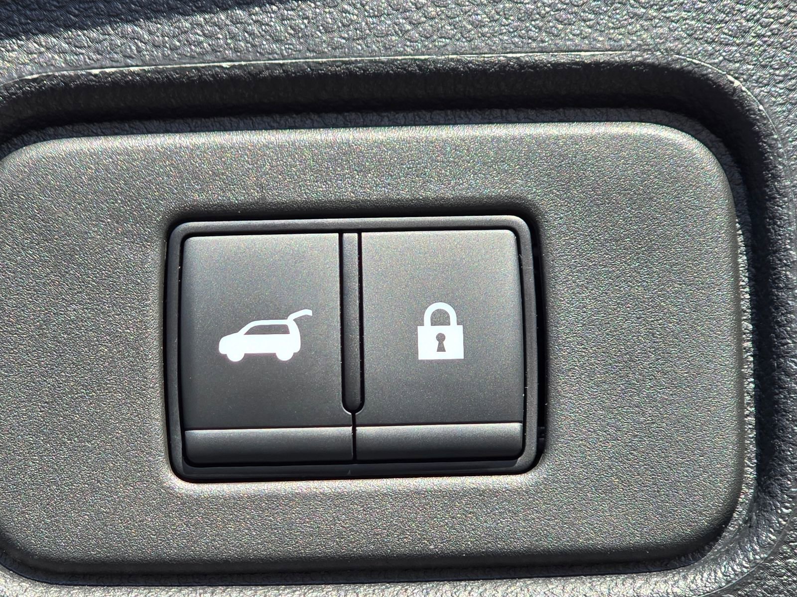 Used 2025 Nissan Pathfinder SL AWD/4WD image 36
