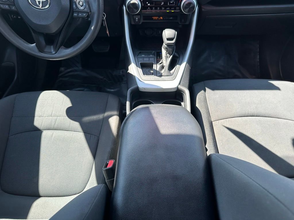 Used 2020 Toyota RAV4 LE image 23